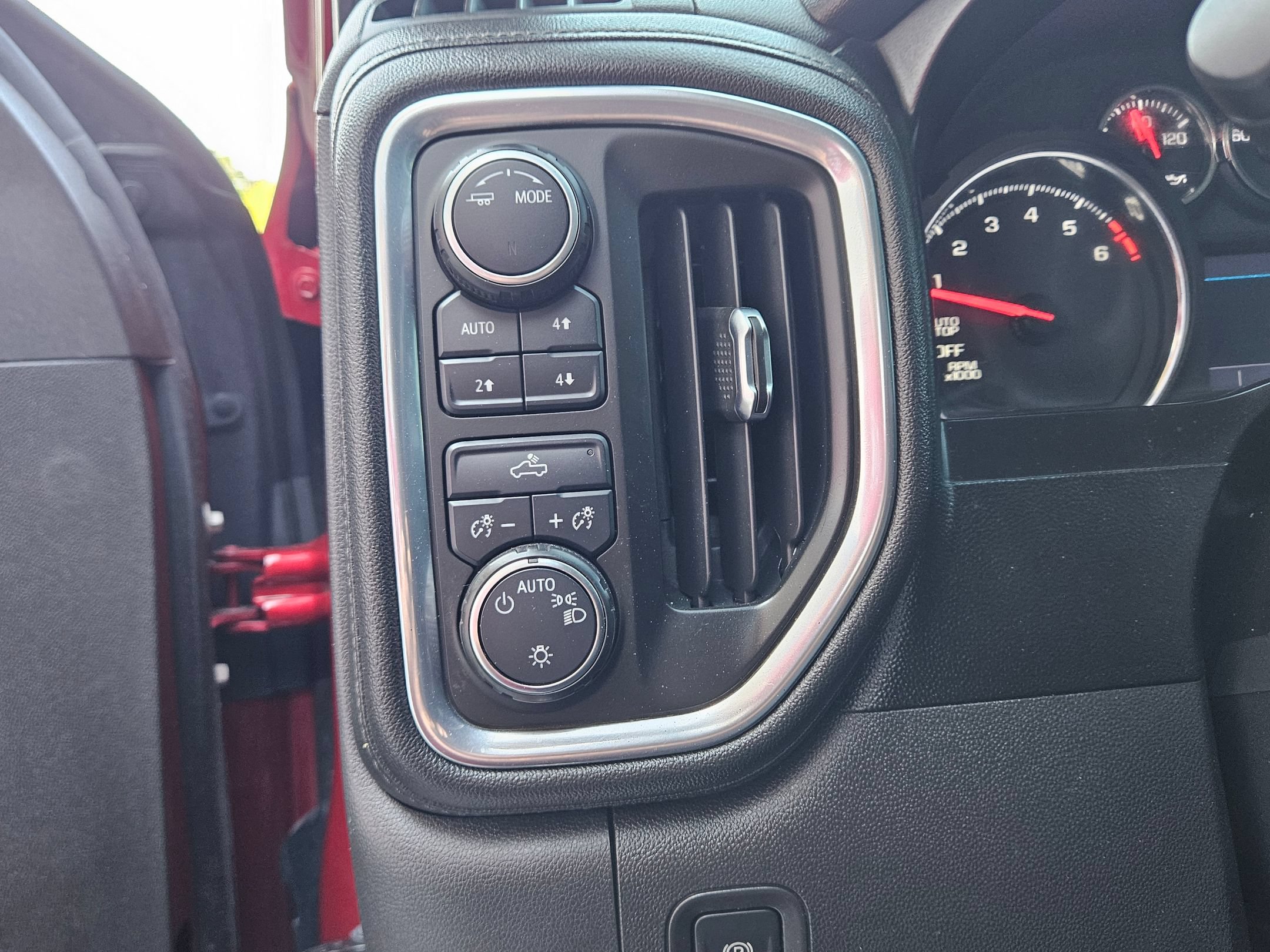 Used 2021 Chevrolet Silverado 1500 LT w/ Z71 Off-Road Package AWD/4WD image 19