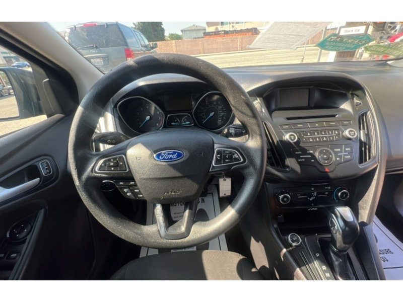 Used 2015 Ford Focus SE FWD image 30