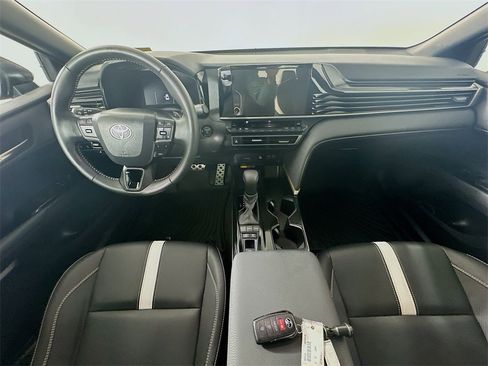 Used 2025 Toyota Camry SE image 10