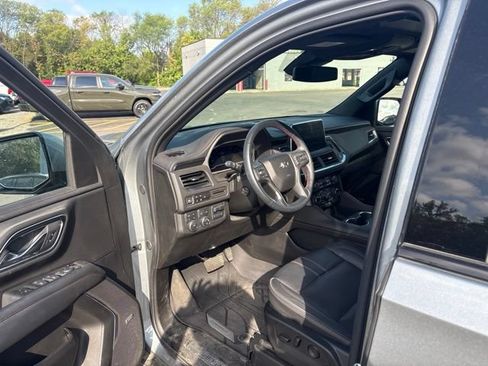 Used 2024 Chevrolet Suburban RST w/ Luxury Package AWD/4WD image 19