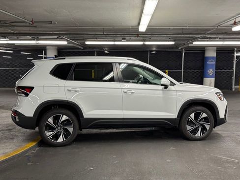 New 2025 Volkswagen Taos SE image 40