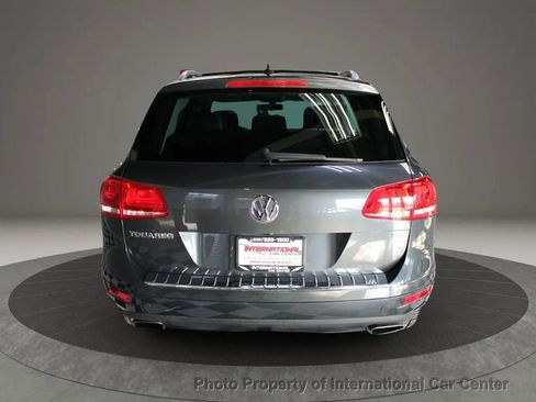 Used 2013 Volkswagen Touareg Sport image 6