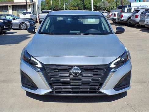 Used 2024 Nissan Altima 2.5 SV image 2