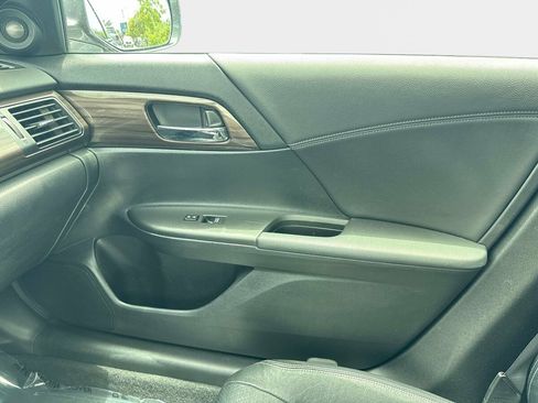 Used 2017 Honda Accord Touring image 21