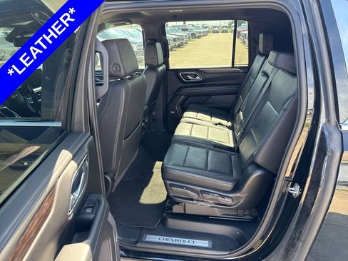 Used 2024 Chevrolet Suburban LT RWD image 6