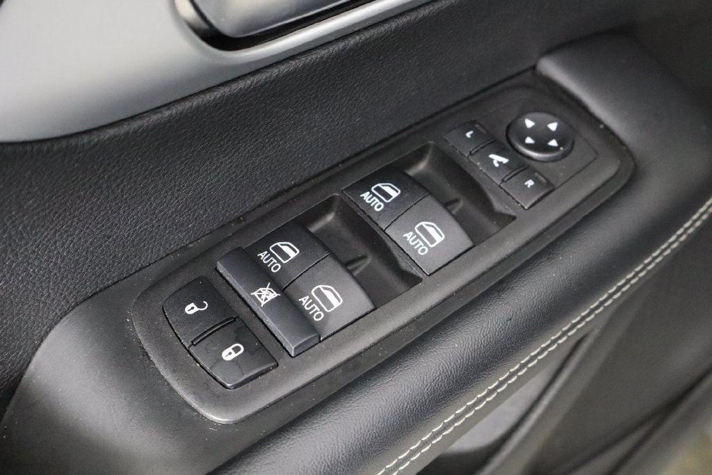 Used 2025 Chrysler Pacifica Limited FWD image 22
