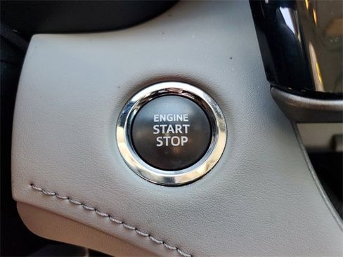 Used 2023 Toyota Highlander XLE image 24