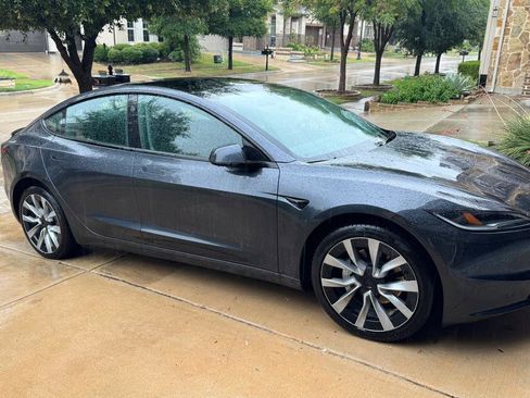 Used 2024 Tesla Model 3 image 1