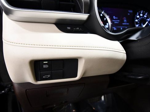 Used 2020 Toyota Highlander XLE image 20