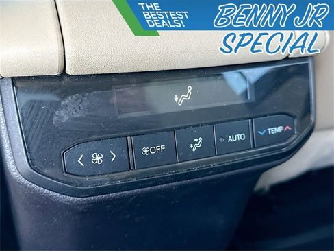 Used 2023 Toyota Highlander XLE image 25