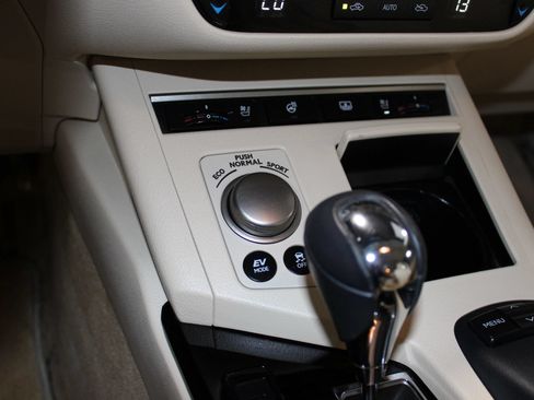 Used 2013 Lexus ES 300h w/ Luxury Pkg FWD image 17