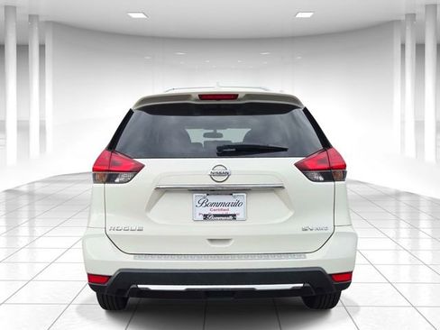 Used 2017 Nissan Rogue SV image 4