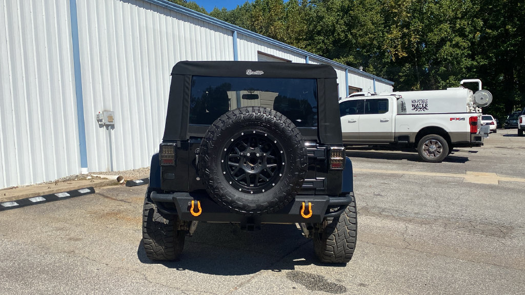 Used 2018 Jeep Wrangler Unlimited Sahara w/ Connectivity Group AWD/4WD image 6