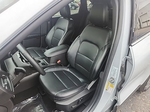 Used 2025 Ford Escape Platinum AWD/4WD image 38