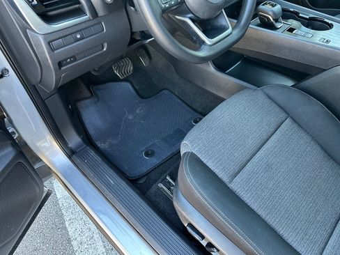 Used 2023 Nissan Rogue SV FWD image 18