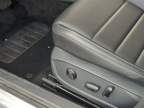 Used 2024 Volkswagen Jetta SE image 16