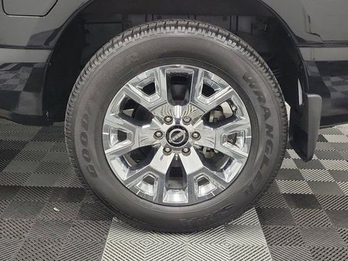 Used 2024 Nissan Titan SV w/ SV Convenience Package RWD image 10