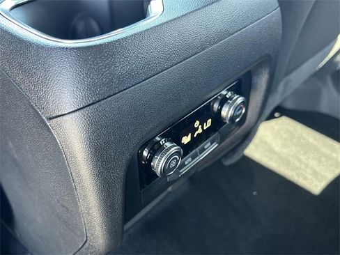 New 2025 GMC Acadia Elevation image 25