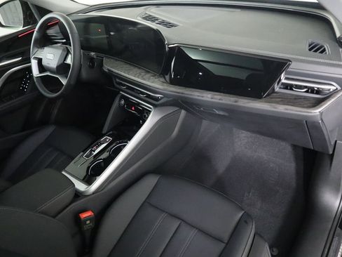 Used 2025 Audi Q5 Premium w/ Convenience Package image 20