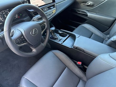 Certified 2025 Lexus ES 350 w/ Premium Package image 4