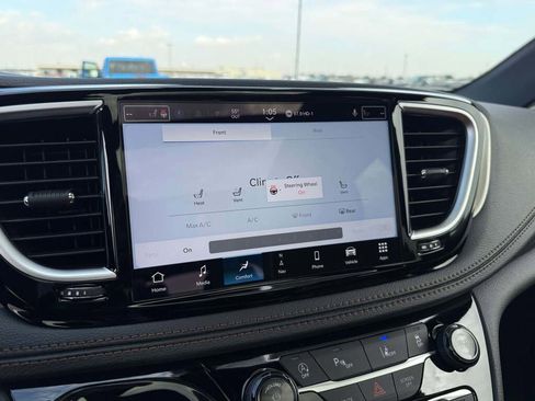 New 2026 Chrysler Pacifica Pinnacle image 37