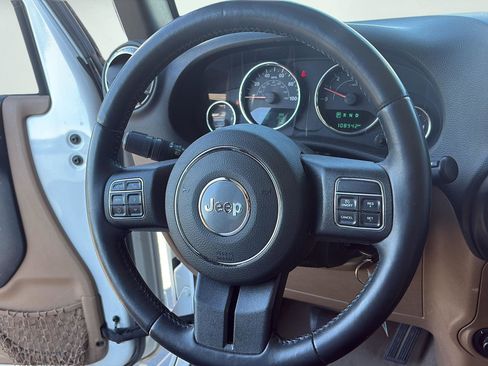Used 2016 Jeep Wrangler Unlimited Sahara w/ Connectivity Group AWD/4WD image 14