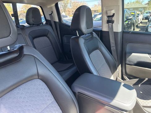 Used 2017 Chevrolet Colorado Z71 AWD/4WD image 39