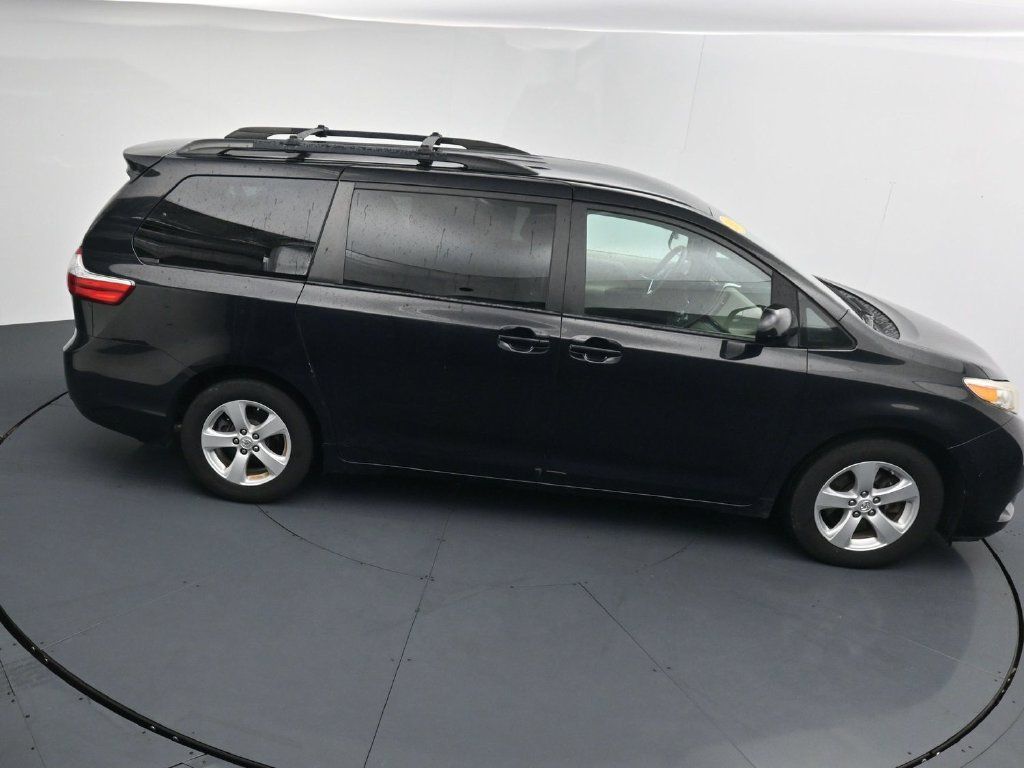 Used 2017 Toyota Sienna LE FWD image 30