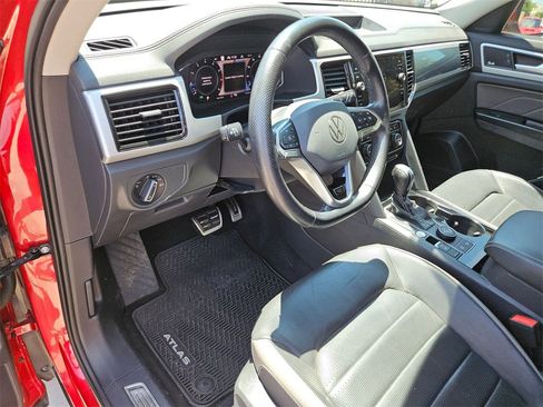 Used 2021 Volkswagen Atlas SEL Premium image 18