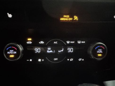 Used 2018 MAZDA MAZDA3 Touring image 29