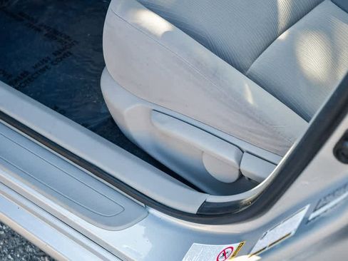 Used 2011 Toyota Corolla LE image 21