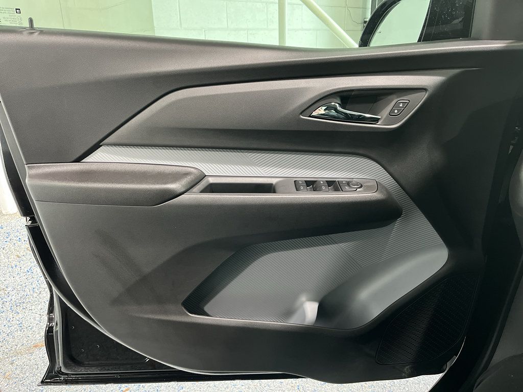 New 2027 Chevrolet Bolt LT w/ Comfort Package FWD image 26