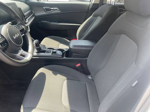 Used 2025 Kia Sportage LX FWD image 25