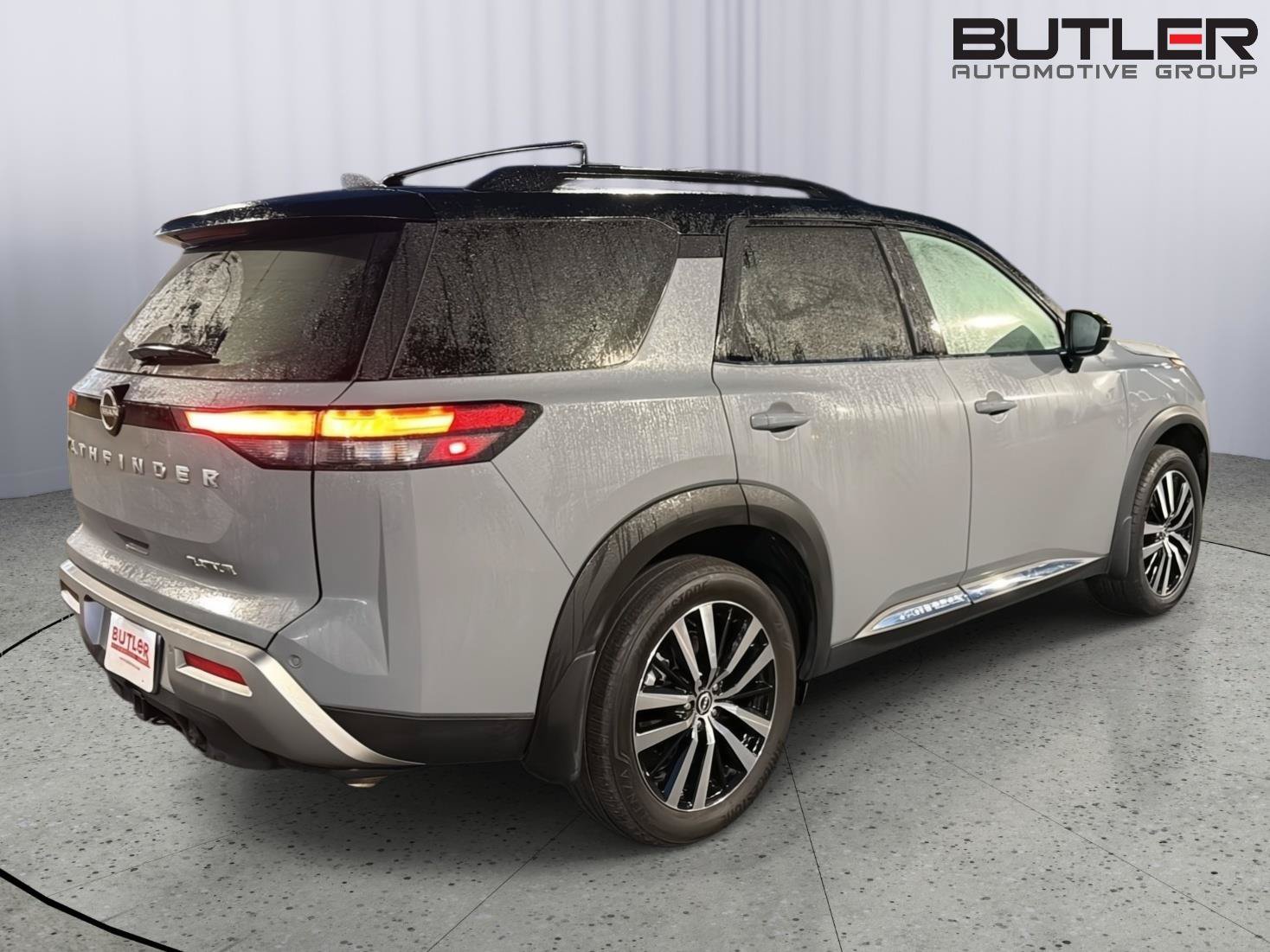 Used 2024 Nissan Pathfinder Platinum FWD image 6