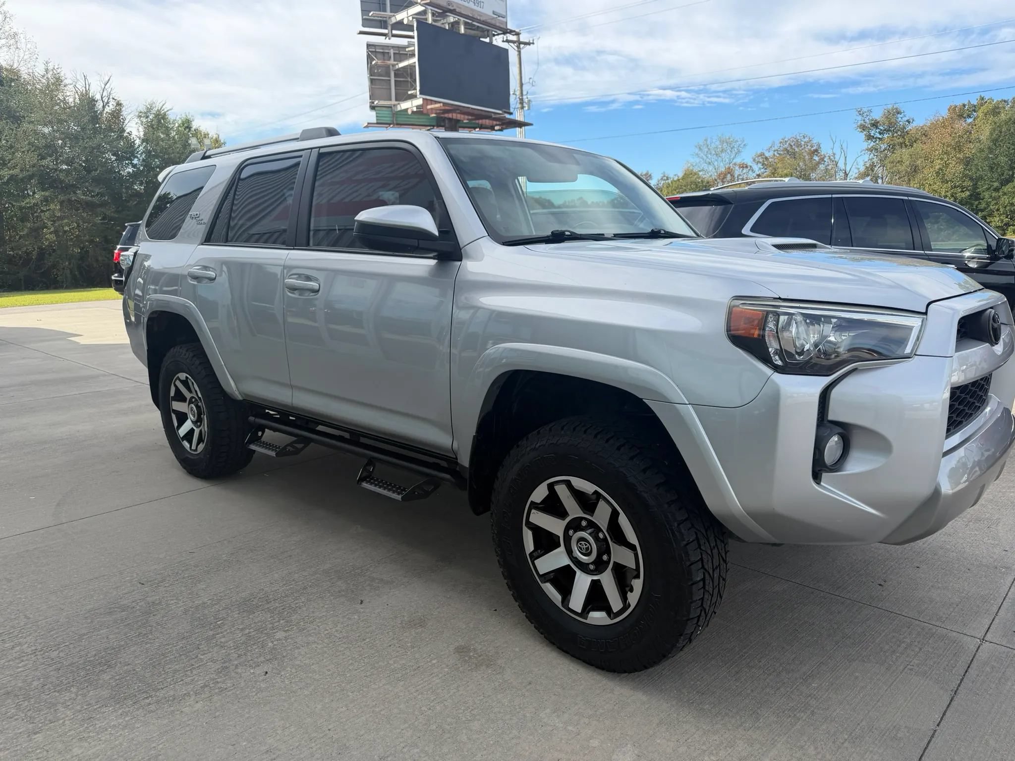 Used 2018 Toyota 4Runner TRD Off-Road AWD/4WD image 19