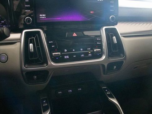 Used 2022 Kia Sorento S image 32