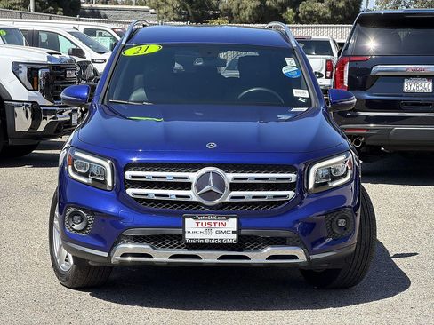 Used 2021 Mercedes-Benz GLB 250 4MATIC w/ Premium Package image 2