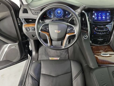 Used 2017 Cadillac Escalade Premium Luxury RWD image 16