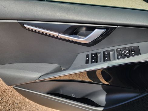 Used 2023 Kia Niro EX FWD image 16