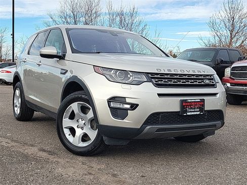 Used 2017 Land Rover Discovery Sport SE image 2