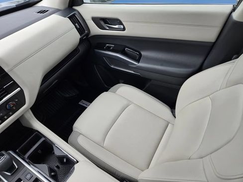 Used 2024 Nissan Pathfinder SL w/ Cargo Package FWD image 21