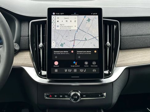 Certified 2025 Volvo XC90 T8 Plus image 13