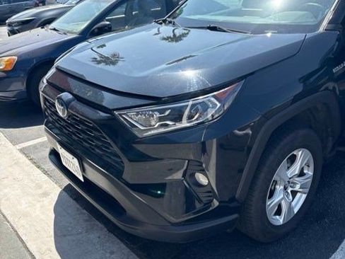 Used 2019 Toyota RAV4 XLE w/ Carpet Mat Package AWD/4WD image 2