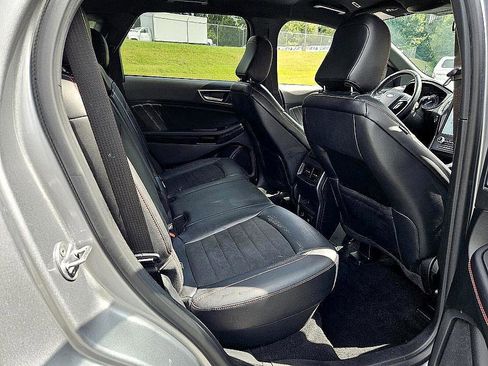 Used 2022 Ford Edge ST-Line image 14