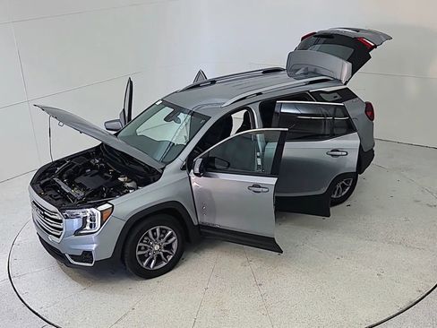 Used 2023 GMC Terrain SLT image 49