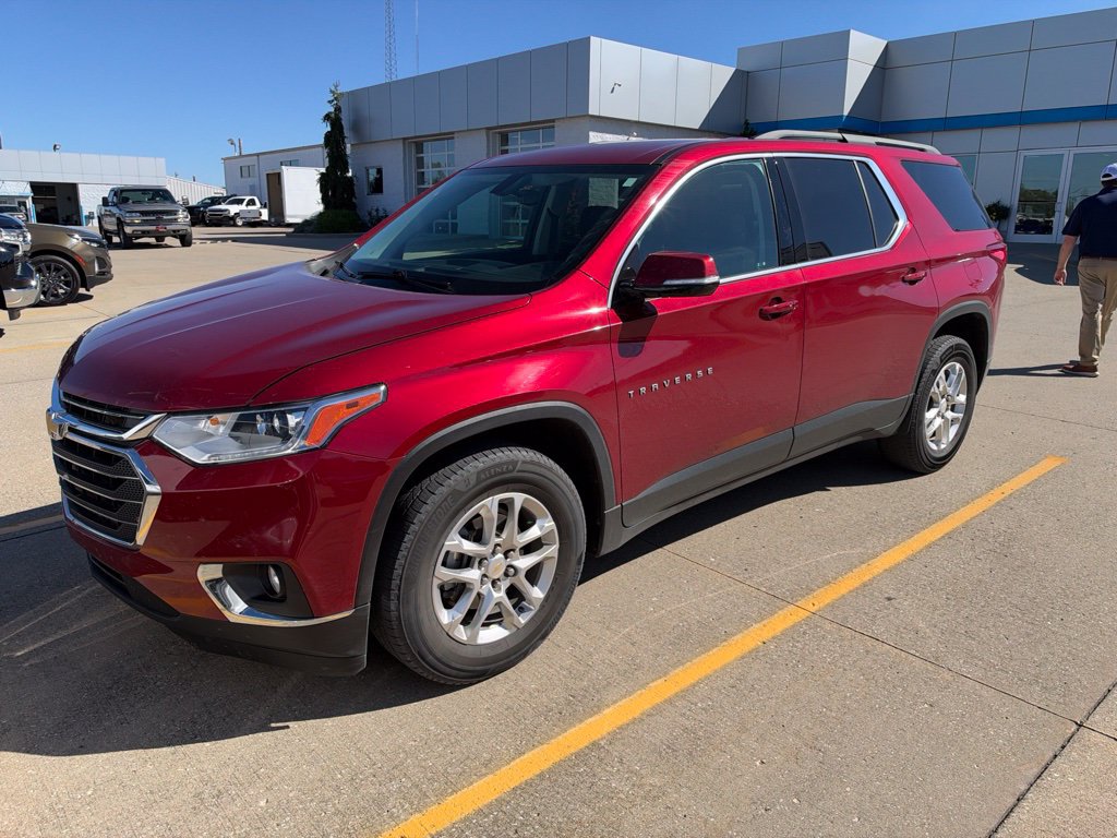 Used 2020 Chevrolet Traverse LT FWD image 2