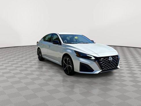 Certified 2025 Nissan Altima 2.5 SR FWD image 2