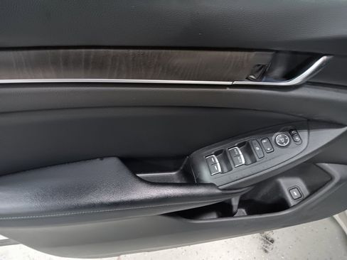 Used 2018 Honda Accord EX image 7