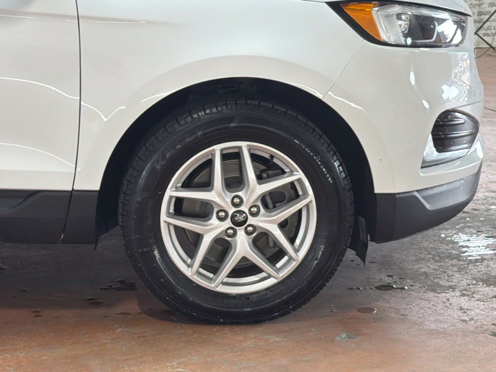 Used 2024 Ford Edge SEL AWD/4WD image 9