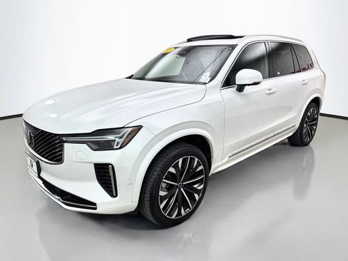 Used 2025 Volvo XC90 B5 Plus AWD/4WD image 3